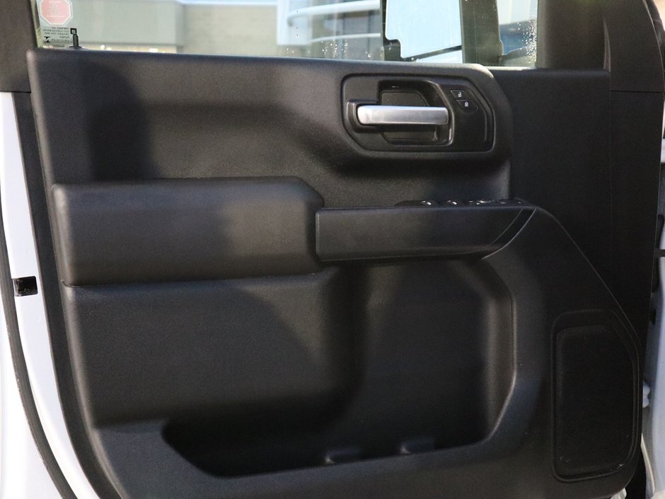 2021 Chevrolet Silverado 2500HD CUSTOM IN SUMMIT WHITE EQUIPPED WITH A 6.6L V8 , 6SPD AUTO , 4X4 , BLACK ACCENTS , CUSTOME VALUE PCKG , REMOTE START , TRAILER M-18