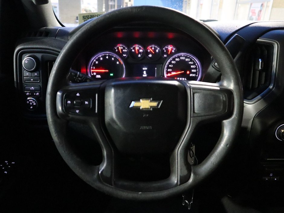 2021 Chevrolet Silverado 2500HD CUSTOM IN SUMMIT WHITE EQUIPPED WITH A 6.6L V8 , 6SPD AUTO , 4X4 , BLACK ACCENTS , CUSTOME VALUE PCKG , REMOTE START , TRAILER M-24