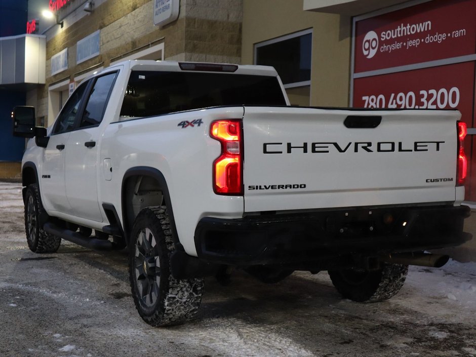 2021 Chevrolet Silverado 2500HD CUSTOM IN SUMMIT WHITE EQUIPPED WITH A 6.6L V8 , 6SPD AUTO , 4X4 , BLACK ACCENTS , CUSTOME VALUE PCKG , REMOTE START , TRAILER M-8