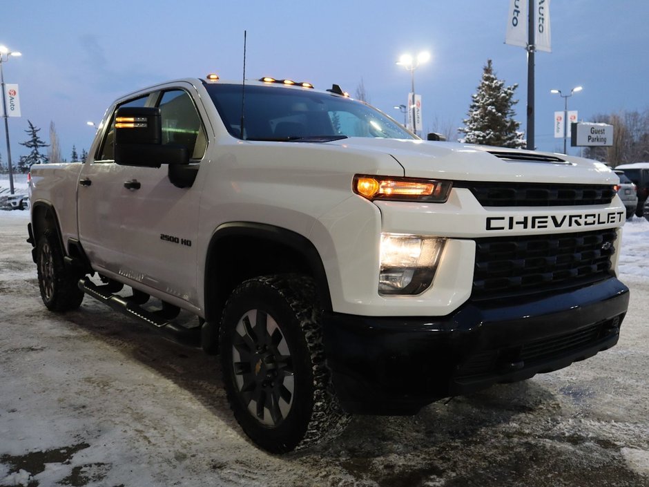 2021 Chevrolet Silverado 2500HD CUSTOM IN SUMMIT WHITE EQUIPPED WITH A 6.6L V8 , 6SPD AUTO , 4X4 , BLACK ACCENTS , CUSTOME VALUE PCKG , REMOTE START , TRAILER M-11