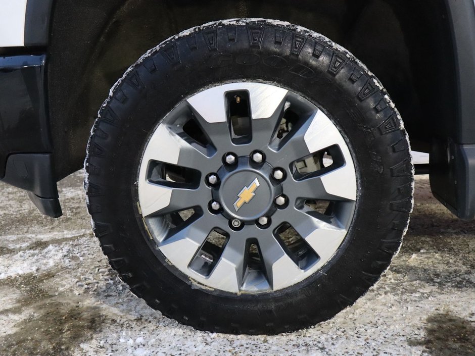 2021 Chevrolet Silverado 2500HD CUSTOM IN SUMMIT WHITE EQUIPPED WITH A 6.6L V8 , 6SPD AUTO , 4X4 , BLACK ACCENTS , CUSTOME VALUE PCKG , REMOTE START , TRAILER M-5