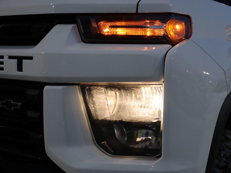 2021 Chevrolet Silverado 2500HD CUSTOM IN SUMMIT WHITE EQUIPPED WITH A 6.6L V8 , 6SPD AUTO , 4X4 , BLACK ACCENTS , CUSTOME VALUE PCKG , REMOTE START , TRAILER M-4