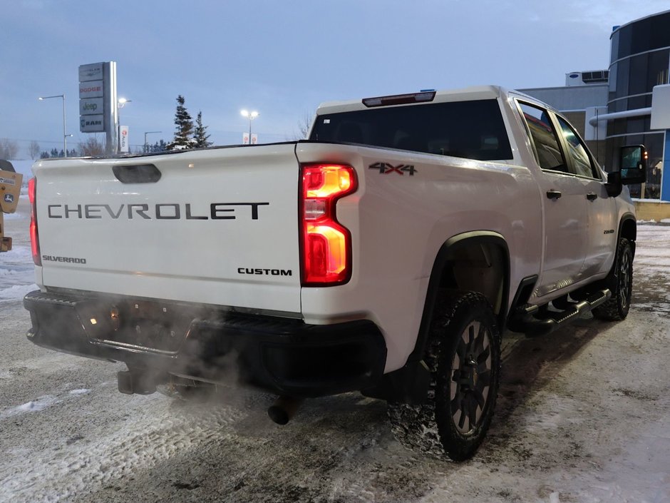 2021 Chevrolet Silverado 2500HD CUSTOM IN SUMMIT WHITE EQUIPPED WITH A 6.6L V8 , 6SPD AUTO , 4X4 , BLACK ACCENTS , CUSTOME VALUE PCKG , REMOTE START , TRAILER M-10