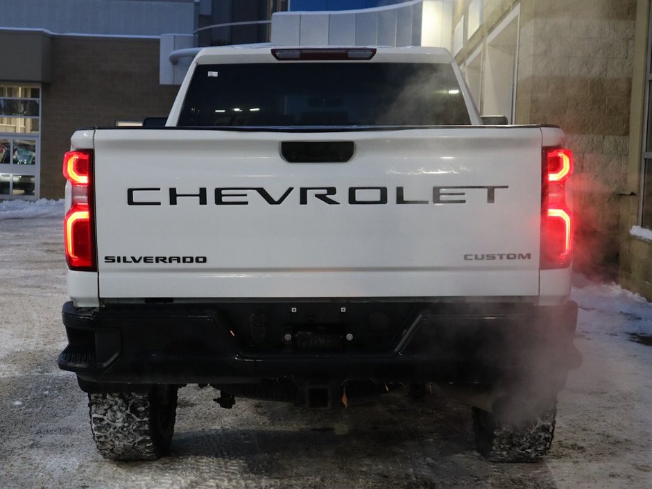 2021 Chevrolet Silverado 2500HD CUSTOM IN SUMMIT WHITE EQUIPPED WITH A 6.6L V8 , 6SPD AUTO , 4X4 , BLACK ACCENTS , CUSTOME VALUE PCKG , REMOTE START , TRAILER M-9