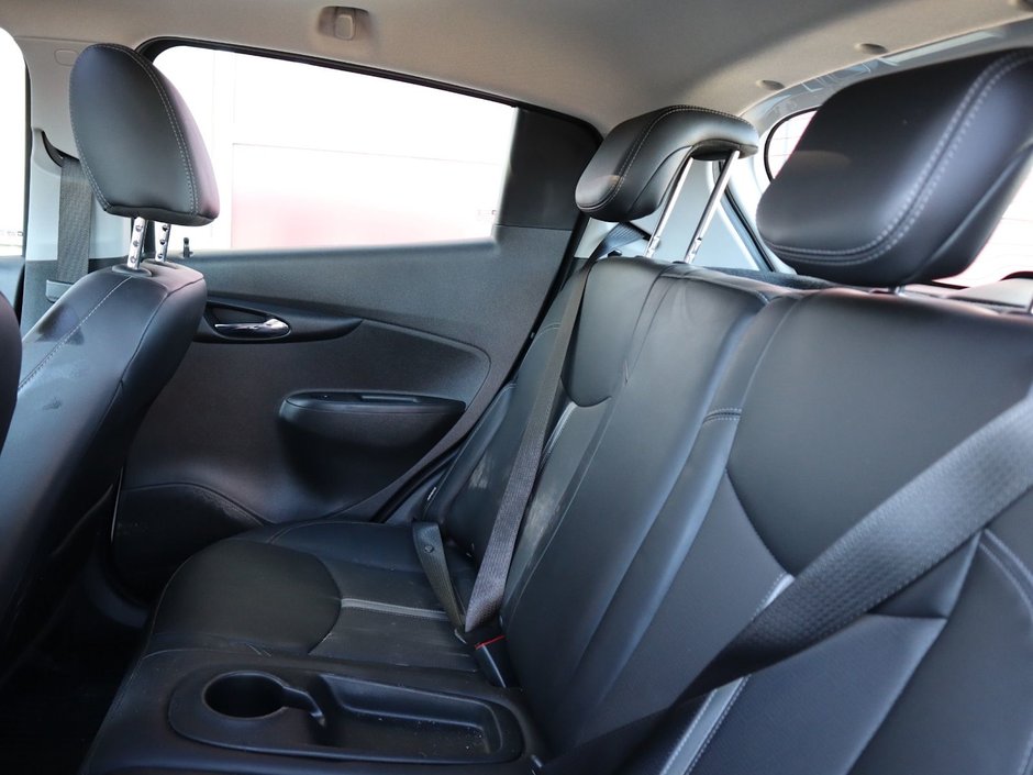 2022 Chevrolet Spark 2LT IN WHITE EQUIPPED WITH A FUEL EFFICIENT 1.4L I4 , FWD , CVT AUTO , LEATHERETTE HEATED SEATS , SW CONTROLS , AC , CRUISE , PW-18