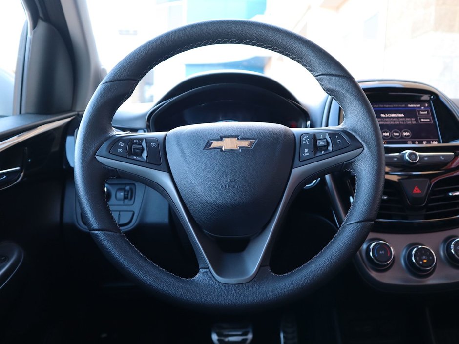 2022 Chevrolet Spark 2LT IN WHITE EQUIPPED WITH A FUEL EFFICIENT 1.4L I4 , FWD , CVT AUTO , LEATHERETTE HEATED SEATS , SW CONTROLS , AC , CRUISE , PW-23