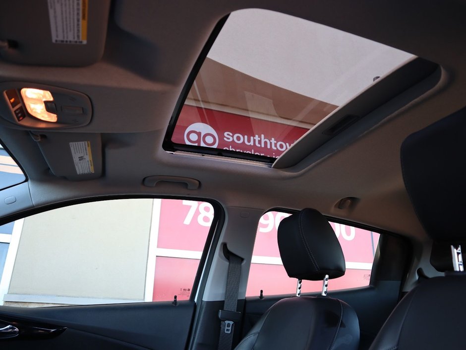 2022 Chevrolet Spark 2LT IN WHITE EQUIPPED WITH A FUEL EFFICIENT 1.4L I4 , FWD , CVT AUTO , LEATHERETTE HEATED SEATS , SW CONTROLS , AC , CRUISE , PW-17