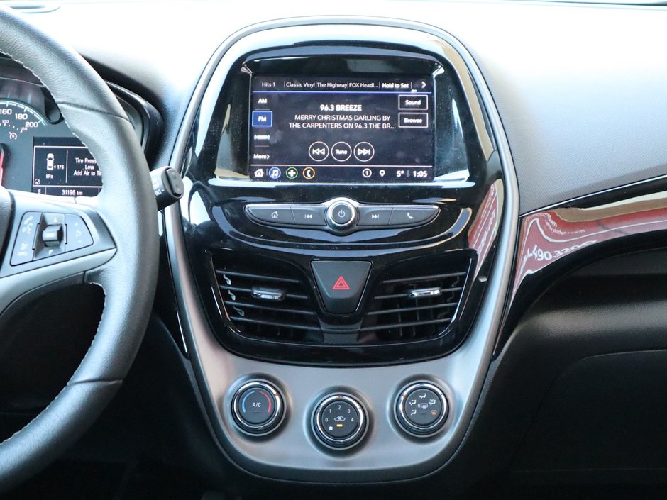 2022 Chevrolet Spark 2LT IN WHITE EQUIPPED WITH A FUEL EFFICIENT 1.4L I4 , FWD , CVT AUTO , LEATHERETTE HEATED SEATS , SW CONTROLS , AC , CRUISE , PW-21