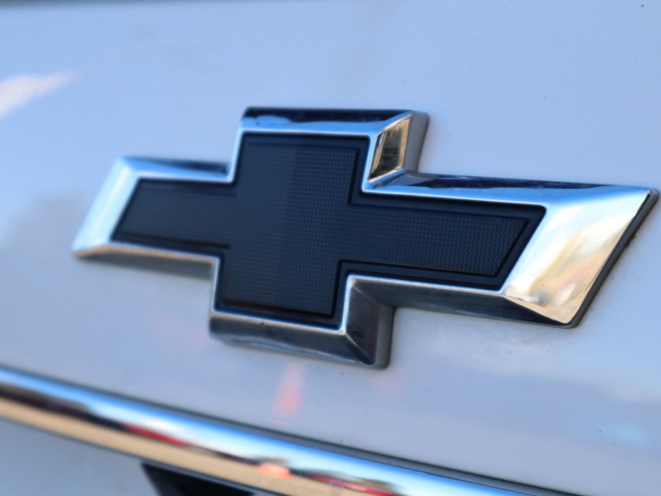 2022 Chevrolet Spark 2LT IN WHITE EQUIPPED WITH A FUEL EFFICIENT 1.4L I4 , FWD , CVT AUTO , LEATHERETTE HEATED SEATS , SW CONTROLS , AC , CRUISE , PW-11