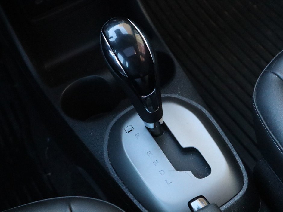 2022 Chevrolet Spark 2LT IN WHITE EQUIPPED WITH A FUEL EFFICIENT 1.4L I4 , FWD , CVT AUTO , LEATHERETTE HEATED SEATS , SW CONTROLS , AC , CRUISE , PW-22