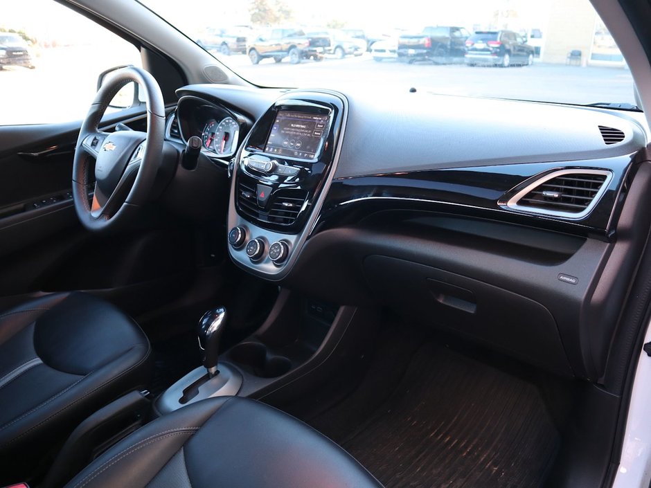 2022 Chevrolet Spark 2LT IN WHITE EQUIPPED WITH A FUEL EFFICIENT 1.4L I4 , FWD , CVT AUTO , LEATHERETTE HEATED SEATS , SW CONTROLS , AC , CRUISE , PW-19