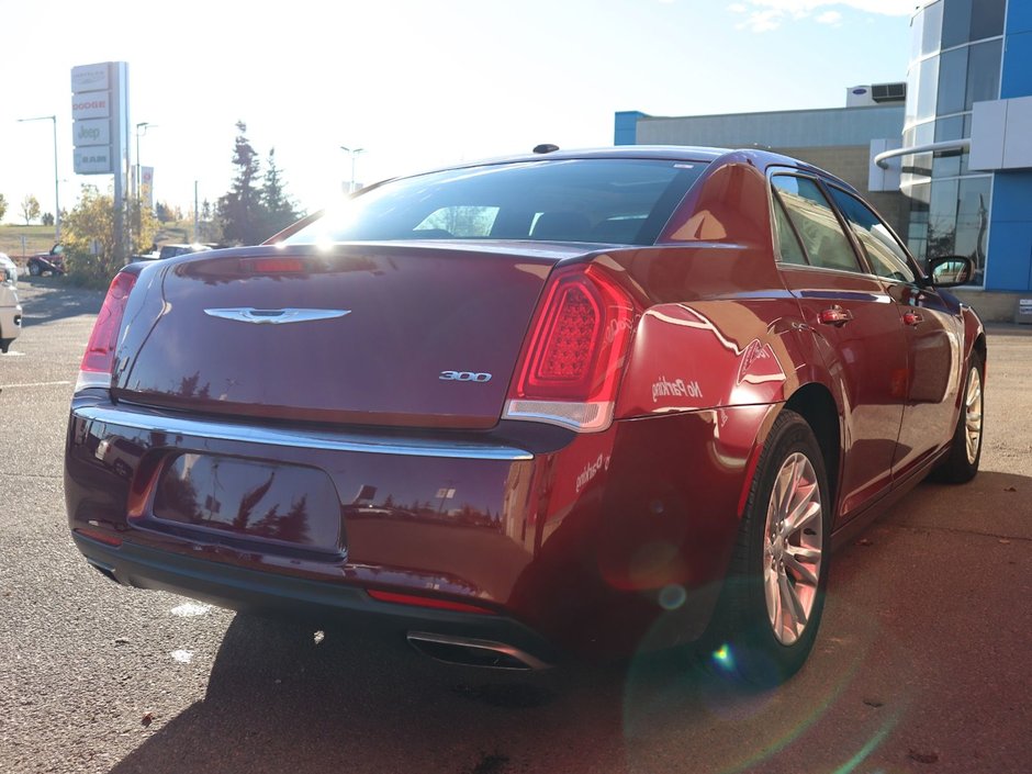 2017 Chrysler 300 TOURING IN VELVET RED PEARL EQUIPPED WITH A 3.6L V6 , RWD , 8SPD TF AUTO , VALUE PCKG , DUAL ZONE AC , PWR DRIVER SEAT , PANORAM-9