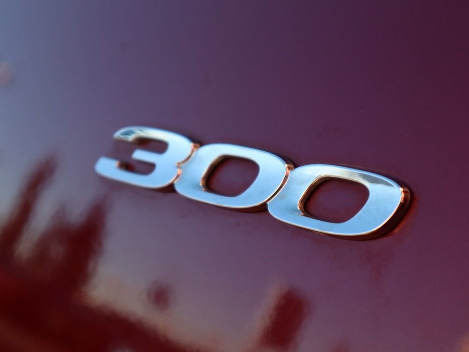 2017 Chrysler 300 TOURING IN VELVET RED PEARL EQUIPPED WITH A 3.6L V6 , RWD , 8SPD TF AUTO , VALUE PCKG , DUAL ZONE AC , PWR DRIVER SEAT , PANORAM-12