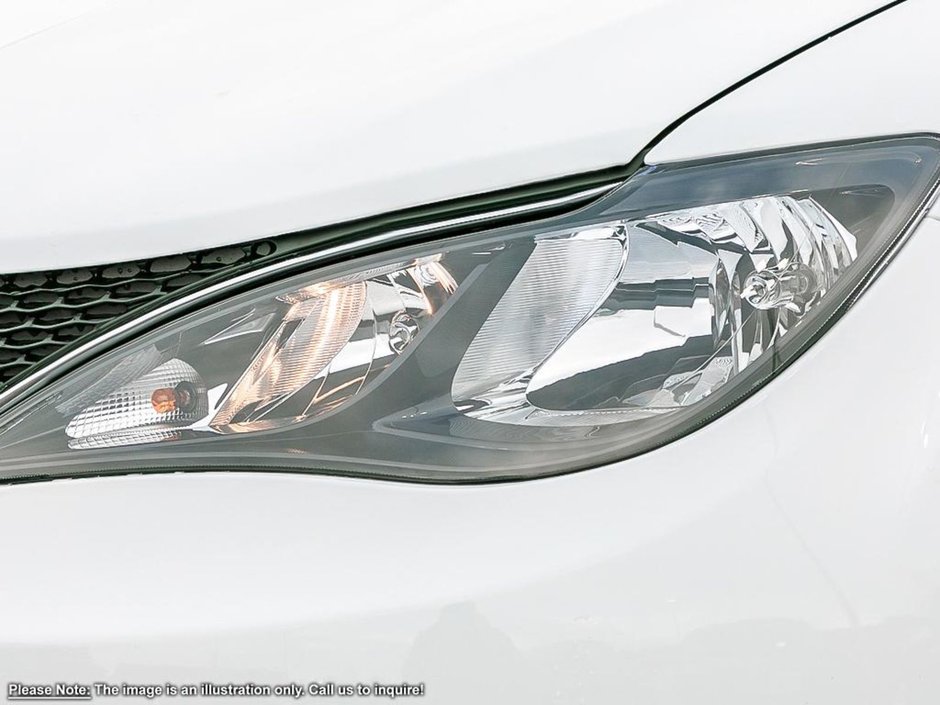 2024 Chrysler Grand Caravan SXT IN BRIGHT WHITE EQUIPPED WITH A 3.6L V6 , FWD , 9SPD AUTO , 2ND ROW STOW N GO , HEATED SEATS + SW , PWR LIFTGATE , DUAL PWR-8