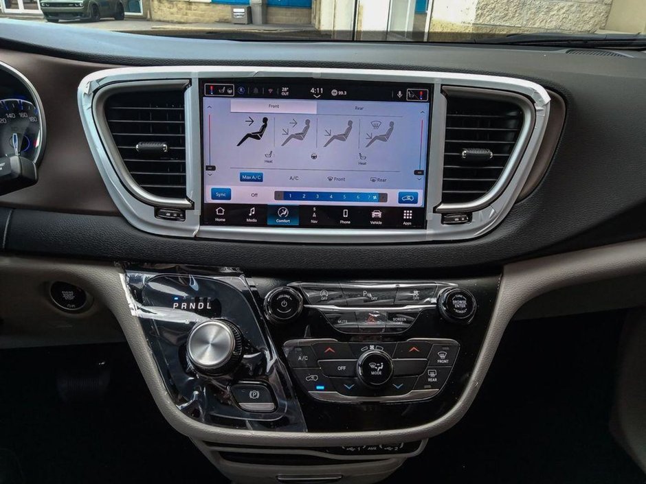 2024 Chrysler Grand Caravan SXT IN DIAMOND BLACK EQUIPPED WITH A 3.6L V6 , FWD , 9SPD AUTO , SAFETYTEC GROUP , NAV , 101.INCH TOUCHSCREEN , BSM/RCPD , PARK-18