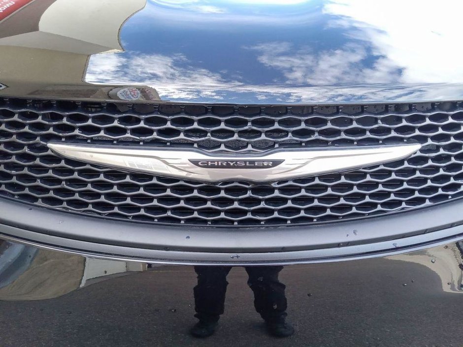 2024 Chrysler Grand Caravan SXT IN DIAMOND BLACK EQUIPPED WITH A 3.6L V6 , FWD , 9SPD AUTO , SAFETYTEC GROUP , NAV , 101.INCH TOUCHSCREEN , BSM/RCPD , PARK-8