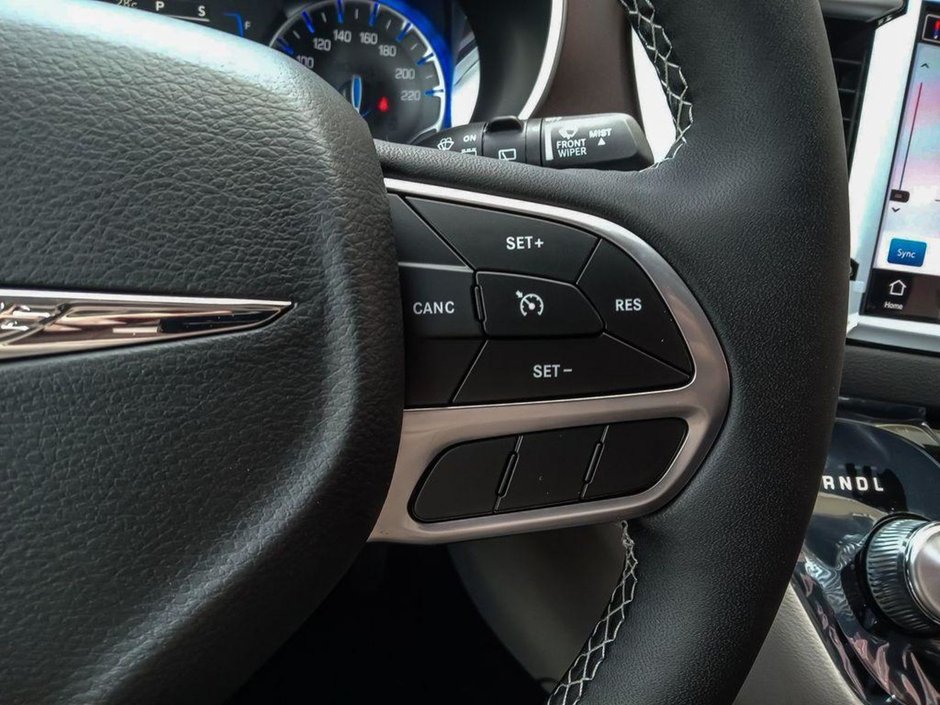 2024 Chrysler Grand Caravan SXT IN DIAMOND BLACK EQUIPPED WITH A 3.6L V6 , FWD , 9SPD AUTO , SAFETYTEC GROUP , NAV , 101.INCH TOUCHSCREEN , BSM/RCPD , PARK-15