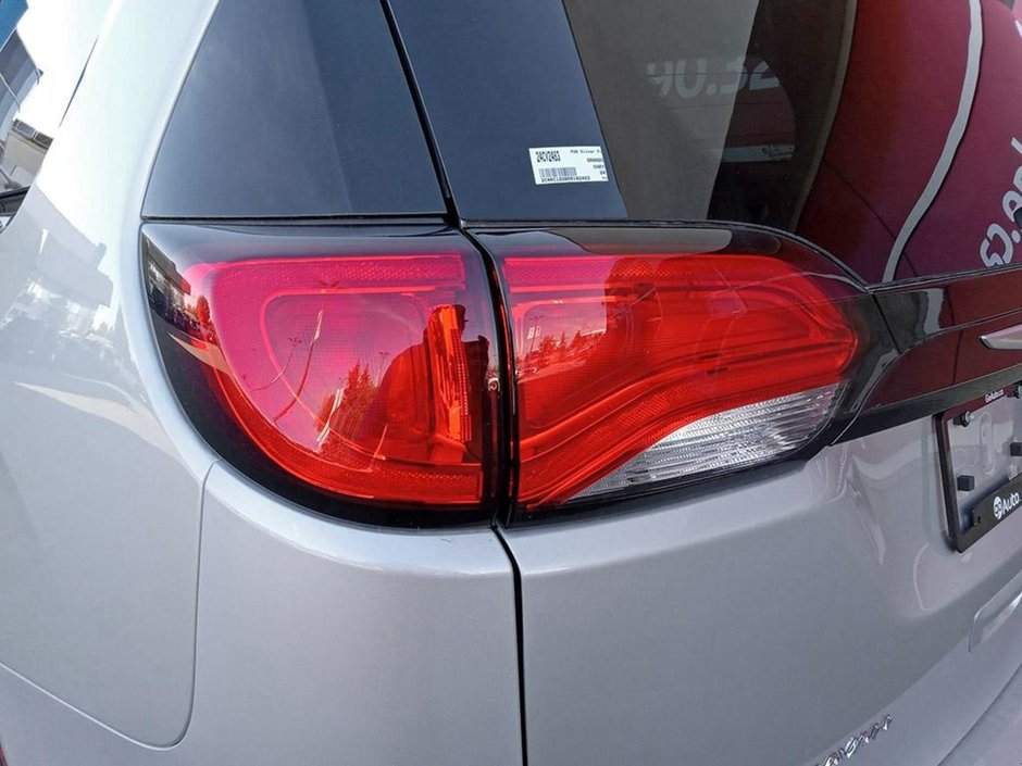 2024 Chrysler Grand Caravan SXT IN SILVER MIST EQUIPPED WITH A 3.6L V6 , 9SPD AUTO , FWD , 2ND ROW STOW N GO , HEATED SEATS + SW , PWR LIFTGATE , DUAL PWR S-10