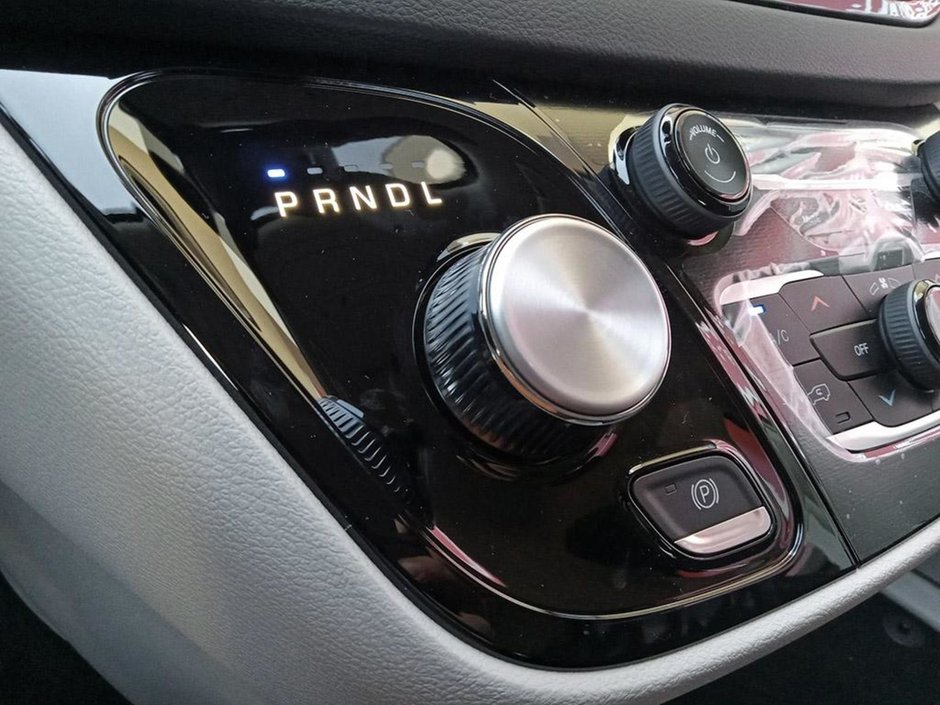 2024 Chrysler Grand Caravan SXT IN SILVER MIST EQUIPPED WITH A 3.6L V6 , 9SPD AUTO , FWD , 2ND ROW STOW N GO , HEATED SEATS + SW , PWR LIFTGATE , DUAL PWR S-17