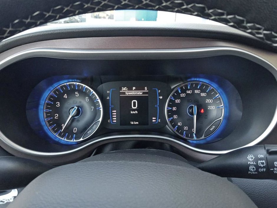 2024 Chrysler Grand Caravan SXT IN SILVER MIST EQUIPPED WITH A 3.6L V6 , 9SPD AUTO , FWD , 2ND ROW STOW N GO , HEATED SEATS + SW , PWR LIFTGATE , DUAL PWR S-14