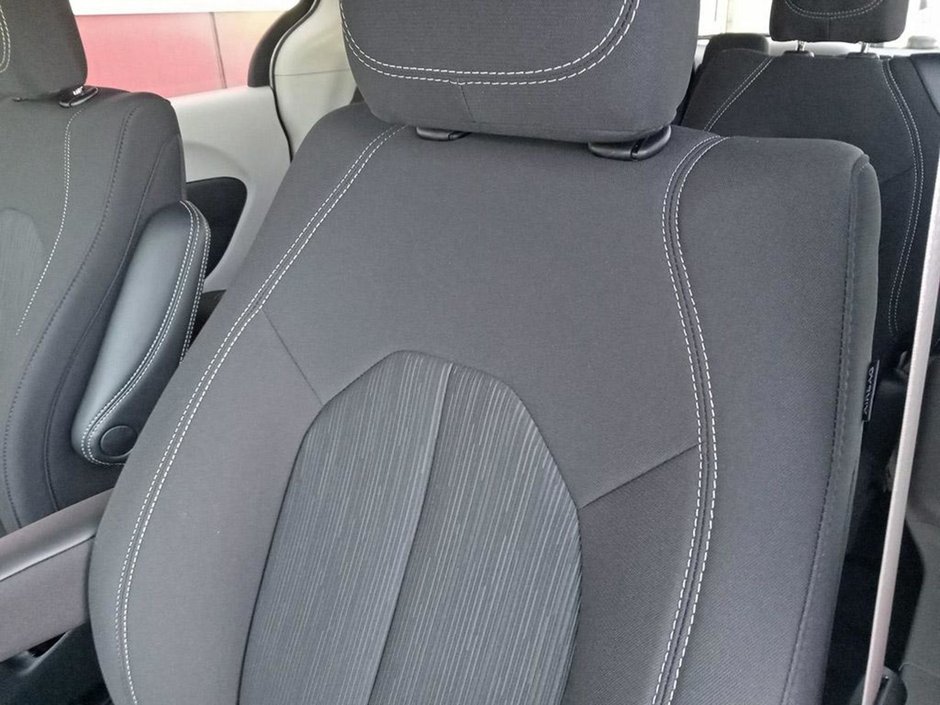 2024 Chrysler Grand Caravan SXT IN SILVER MIST EQUIPPED WITH A 3.6L V6 , 9SPD AUTO , FWD , 2ND ROW STOW N GO , HEATED SEATS + SW , PWR LIFTGATE , DUAL PWR S-19