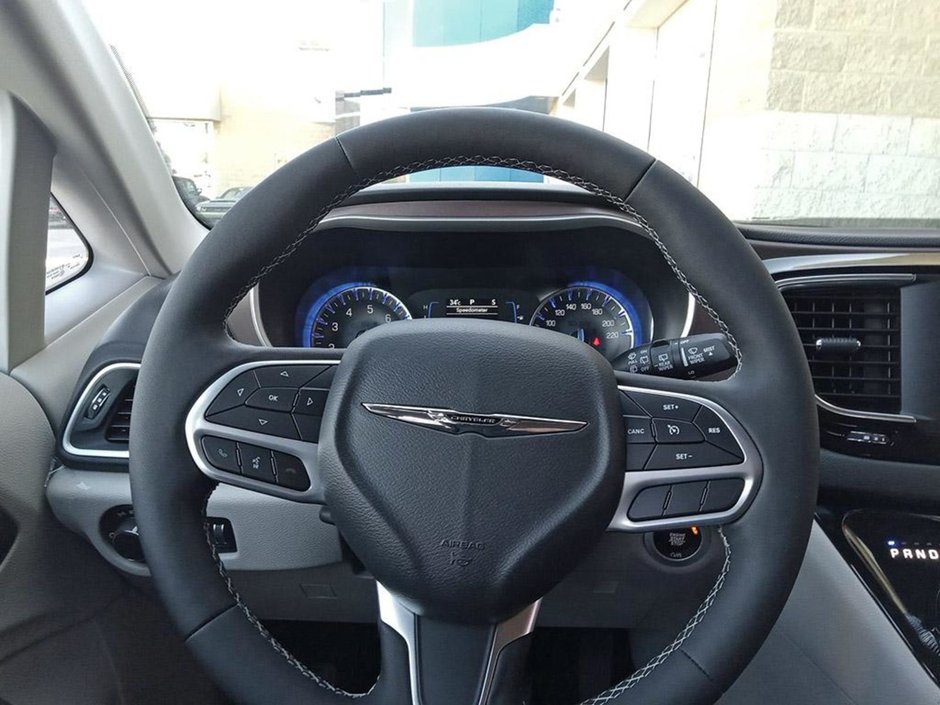 2024 Chrysler Grand Caravan SXT IN SILVER MIST EQUIPPED WITH A 3.6L V6 , 9SPD AUTO , FWD , 2ND ROW STOW N GO , HEATED SEATS + SW , PWR LIFTGATE , DUAL PWR S-13