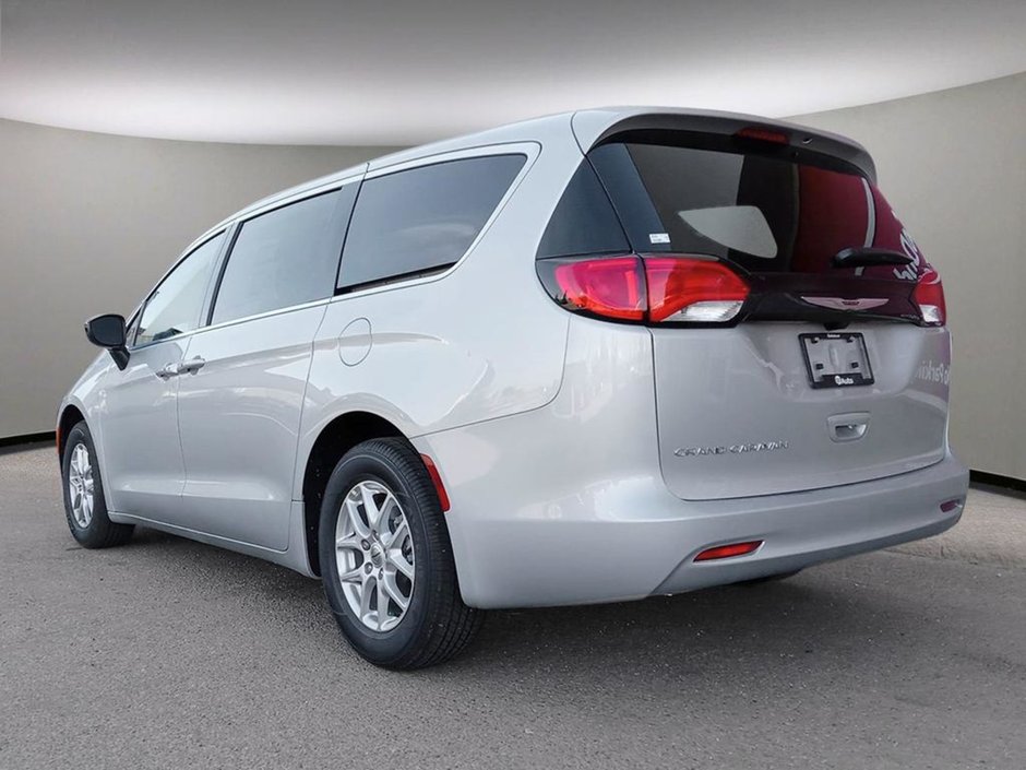 2024 Chrysler Grand Caravan SXT IN SILVER MIST EQUIPPED WITH A 3.6L V6 , 9SPD AUTO , FWD , 2ND ROW STOW N GO , HEATED SEATS + SW , PWR LIFTGATE , DUAL PWR S-3