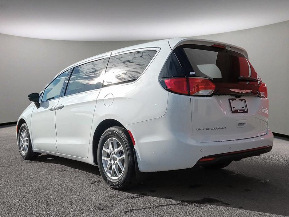 2025 Chrysler Grand Caravan SXT IN BRIGHT WHITE EQUIPPED WITH A 3.6L V6 , 9SPD AUTO , FWD , LEATHERETTE HEATED SEATS + SW , PWR LIFTGATE , ADV CRUISE W/LKA-3