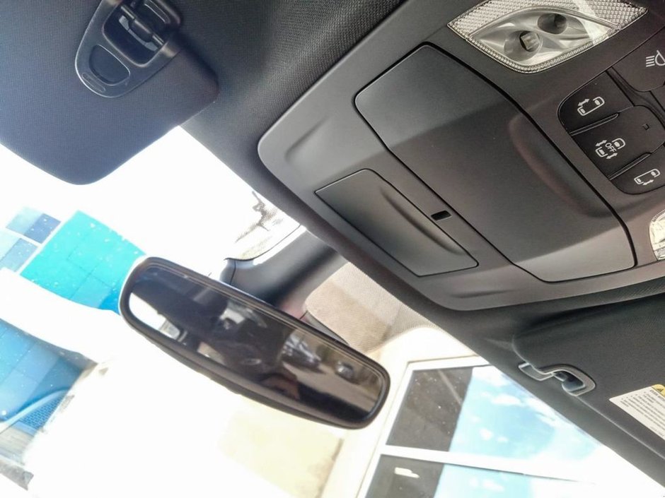 2025 Chrysler Grand Caravan SXT IN BRIGHT WHITE EQUIPPED WITH A 3.6L V6 , 9SPD AUTO , FWD , LEATHERETTE HEATED SEATS + SW , PWR LIFTGATE , ADV CRUISE W/LKA-20