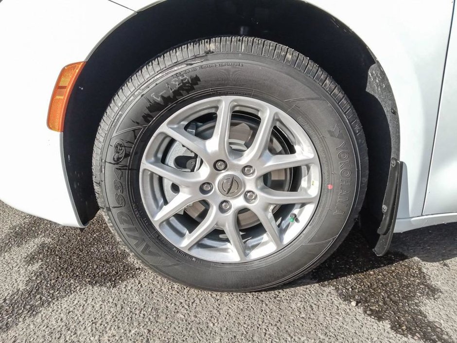 2025 Chrysler Grand Caravan SXT IN BRIGHT WHITE EQUIPPED WITH A 3.6L V6 , 9SPD AUTO , FWD , LEATHERETTE HEATED SEATS + SW , PWR LIFTGATE , ADV CRUISE W/LKA-5