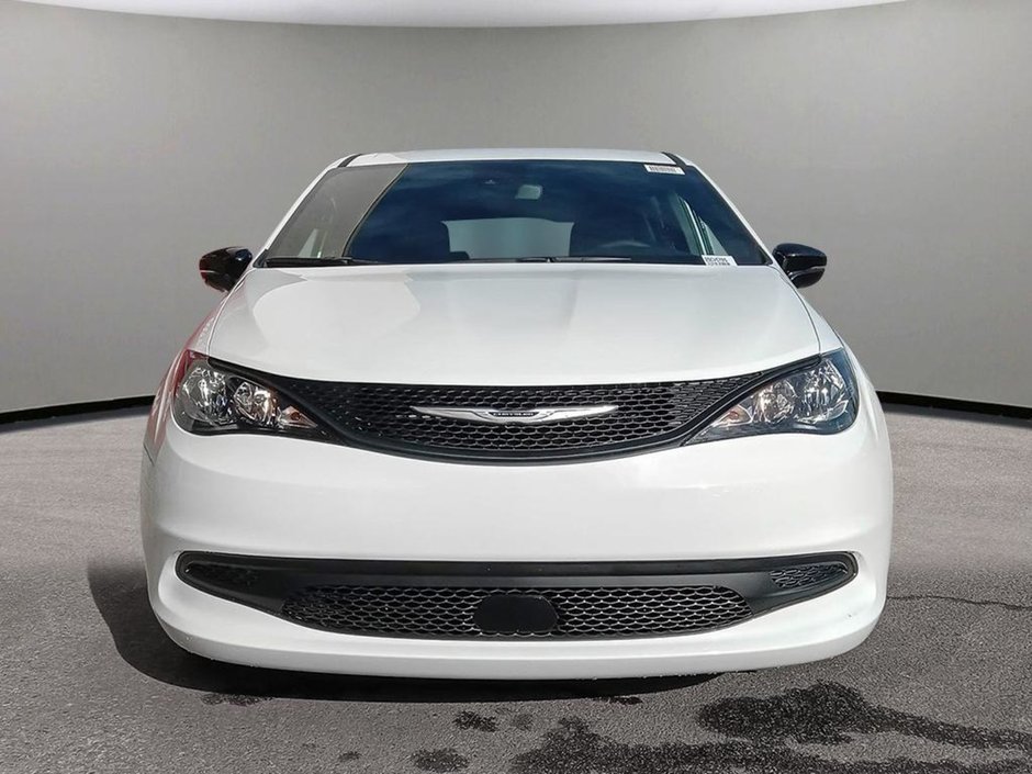 2025 Chrysler Grand Caravan SXT IN BRIGHT WHITE EQUIPPED WITH A 3.6L V6 , 9SPD AUTO , FWD , LEATHERETTE HEATED SEATS + SW , PWR LIFTGATE , ADV CRUISE W/LKA-1