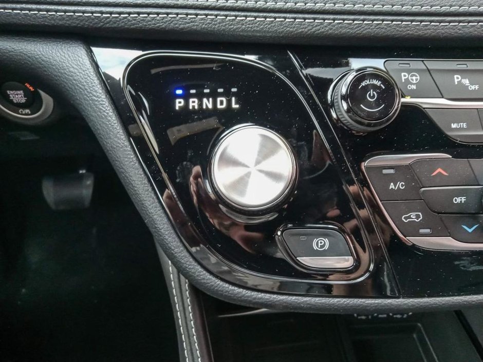 2024 Chrysler Pacifica Hybrid PREMIUM S IN BRIGHT WHITE EQUIPPED WITH A 3.6L HYBRID V6 , FWD , EFLITE CVT AUTO , NAPPA LEATHER HEATED SEATS + SW , S APPEARANC-17