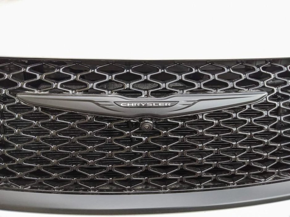 2024 Chrysler Pacifica Hybrid PREMIUM S IN BRIGHT WHITE EQUIPPED WITH A 3.6L HYBRID V6 , FWD , EFLITE CVT AUTO , NAPPA LEATHER HEATED SEATS + SW , S APPEARANC-8