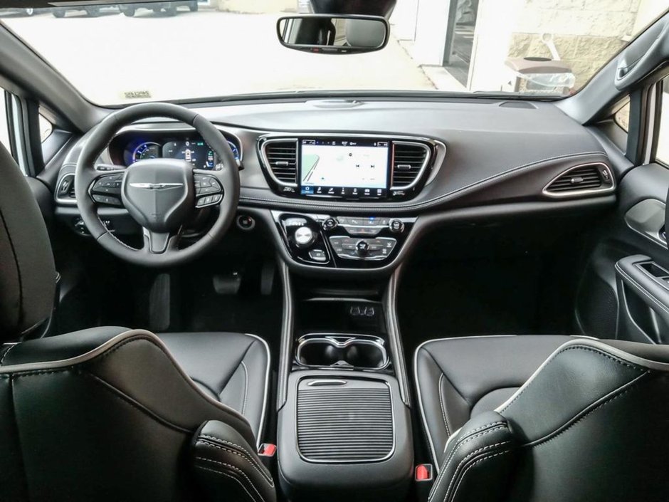 2024 Chrysler Pacifica Hybrid PREMIUM S IN BRIGHT WHITE EQUIPPED WITH A 3.6L HYBRID V6 , FWD , EFLITE CVT AUTO , NAPPA LEATHER HEATED SEATS + SW , S APPEARANC-23