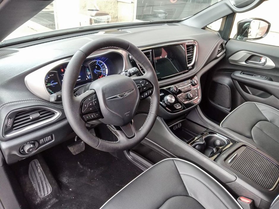 2024 Chrysler Pacifica Hybrid PREMIUM S IN BRIGHT WHITE EQUIPPED WITH A 3.6L HYBRID V6 , FWD , EFLITE CVT AUTO , NAPPA LEATHER HEATED SEATS + SW , S APPEARANC-12