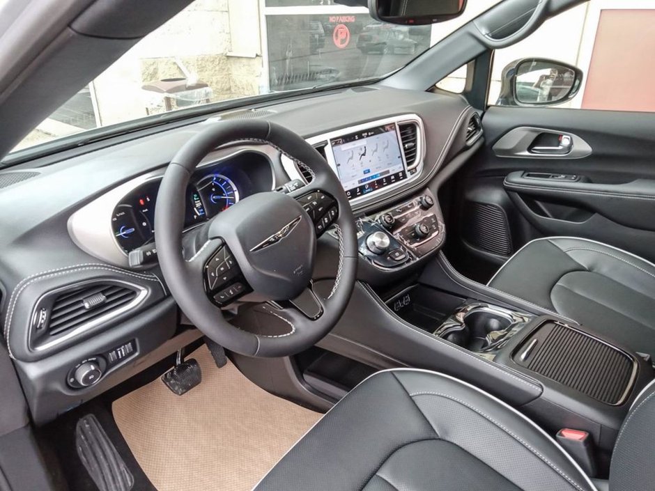 2024 Chrysler Pacifica Hybrid PREMIUM S IN SILVER MIST EQUIPPED WITH A 3.6L HYBRID V6 , FWD , EFLITE CVT AUTO , NAPPA LEATHER HEATED/VENTED SEATS , SAFETY SPH-12