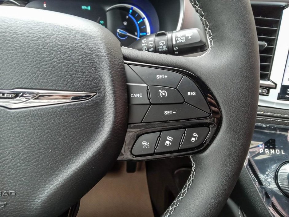 2024 Chrysler Pacifica Hybrid PREMIUM S IN SILVER MIST EQUIPPED WITH A 3.6L HYBRID V6 , FWD , EFLITE CVT AUTO , NAPPA LEATHER HEATED/VENTED SEATS , SAFETY SPH-15