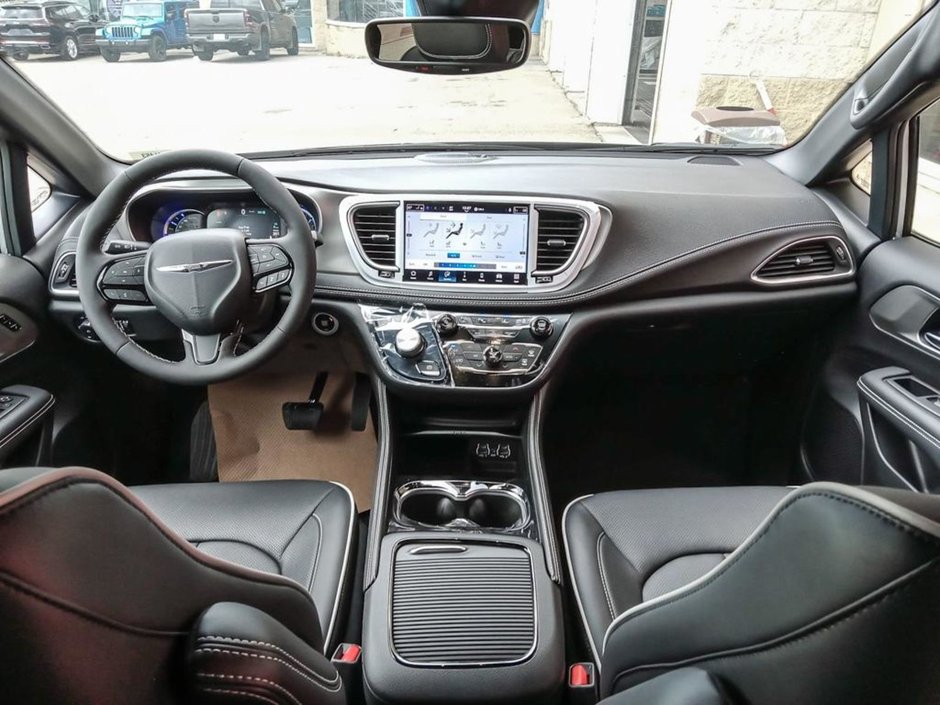 2024 Chrysler Pacifica Hybrid PREMIUM S IN SILVER MIST EQUIPPED WITH A 3.6L HYBRID V6 , FWD , EFLITE CVT AUTO , NAPPA LEATHER HEATED/VENTED SEATS , SAFETY SPH-23