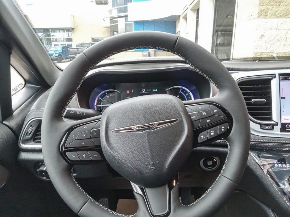 2024 Chrysler Pacifica Hybrid PREMIUM S IN SILVER MIST EQUIPPED WITH A 3.6L HYBRID V6 , FWD , EFLITE CVT AUTO , NAPPA LEATHER HEATED/VENTED SEATS , SAFETY SPH-13