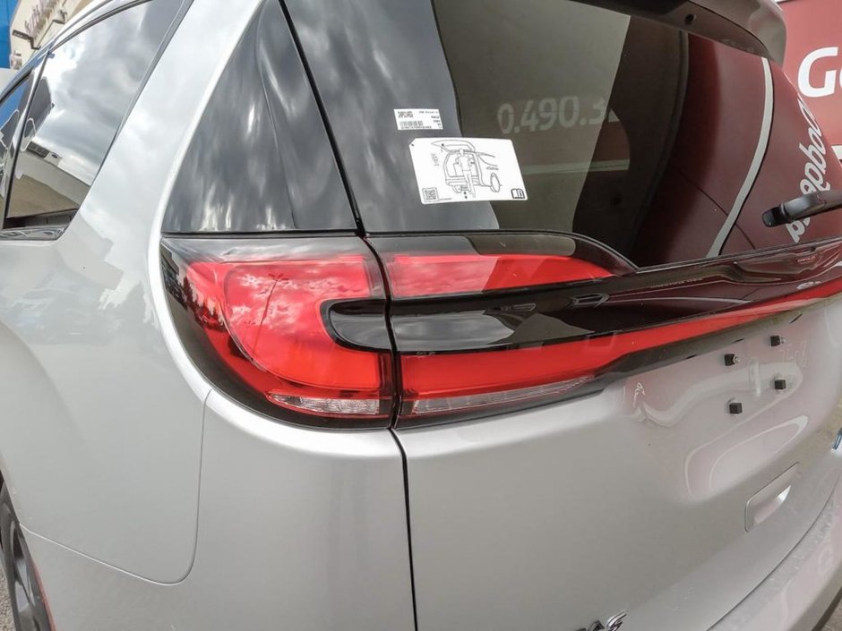 2024 Chrysler Pacifica Hybrid PREMIUM S IN SILVER MIST EQUIPPED WITH A 3.6L HYBRID V6 , FWD , EFLITE CVT AUTO , NAPPA LEATHER HEATED/VENTED SEATS , SAFETY SPH-10