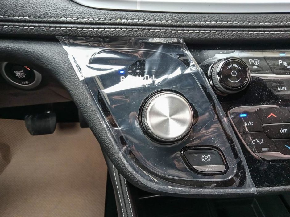 2024 Chrysler Pacifica Hybrid PREMIUM S IN SILVER MIST EQUIPPED WITH A 3.6L HYBRID V6 , FWD , EFLITE CVT AUTO , NAPPA LEATHER HEATED/VENTED SEATS , SAFETY SPH-17