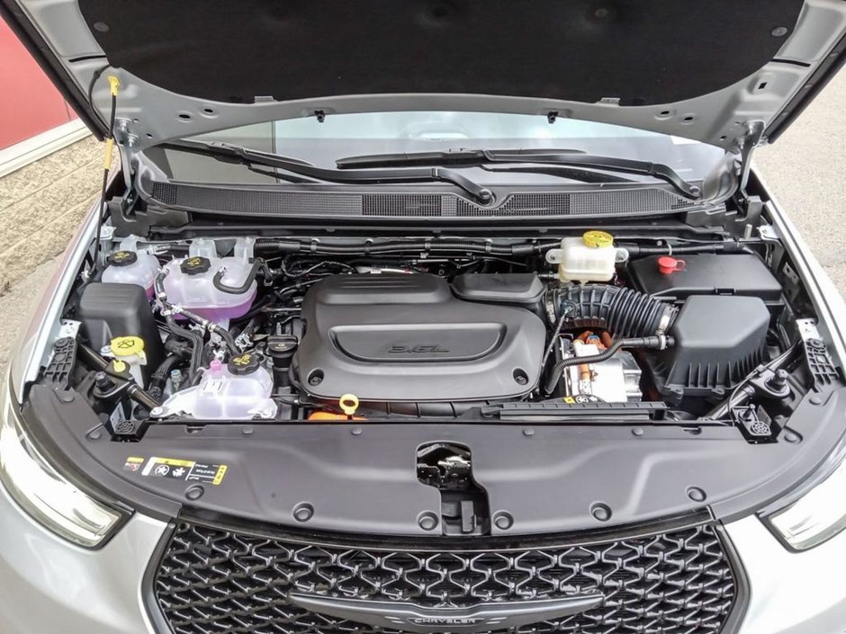 2024 Chrysler Pacifica Hybrid PREMIUM S IN SILVER MIST EQUIPPED WITH A 3.6L HYBRID V6 , FWD , EFLITE CVT AUTO , NAPPA LEATHER HEATED/VENTED SEATS , SAFETY SPH-9