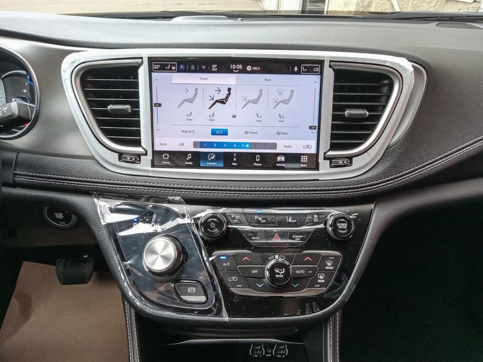 2024 Chrysler Pacifica Hybrid PREMIUM S IN SILVER MIST EQUIPPED WITH A 3.6L HYBRID V6 , FWD , EFLITE CVT AUTO , NAPPA LEATHER HEATED/VENTED SEATS , SAFETY SPH-18