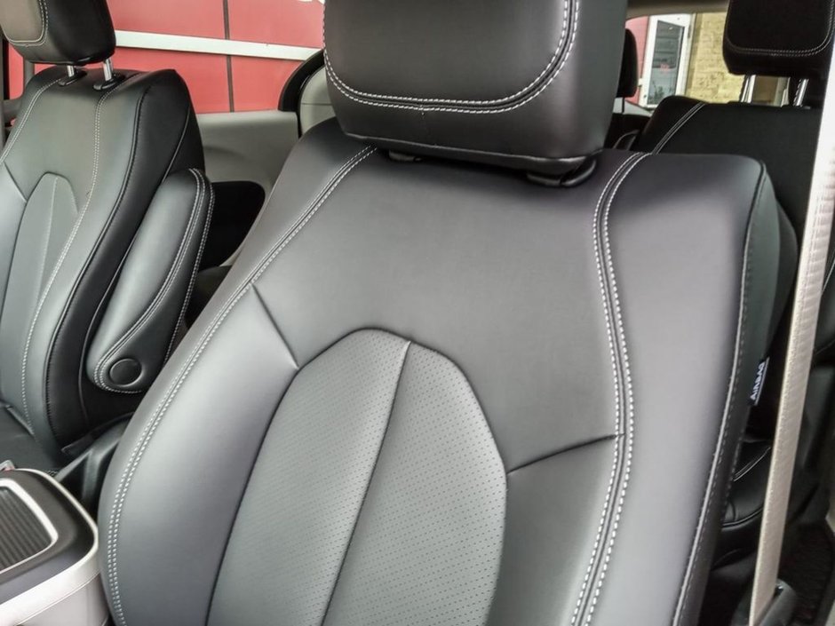 2024 Chrysler Pacifica Hybrid PLUG IN HYBRID SELECT IN DIAMOND BLACK EQUIPPED WITH A 3.6L HYBRID V6 , FWD , EFLITE AUTO , ROAD TRIPPER PCKG , ADV CRUISE W/LKA-19