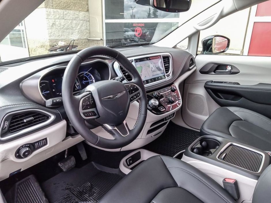 2024 Chrysler Pacifica Hybrid PLUG IN HYBRID SELECT IN DIAMOND BLACK EQUIPPED WITH A 3.6L HYBRID V6 , FWD , EFLITE AUTO , ROAD TRIPPER PCKG , ADV CRUISE W/LKA-12