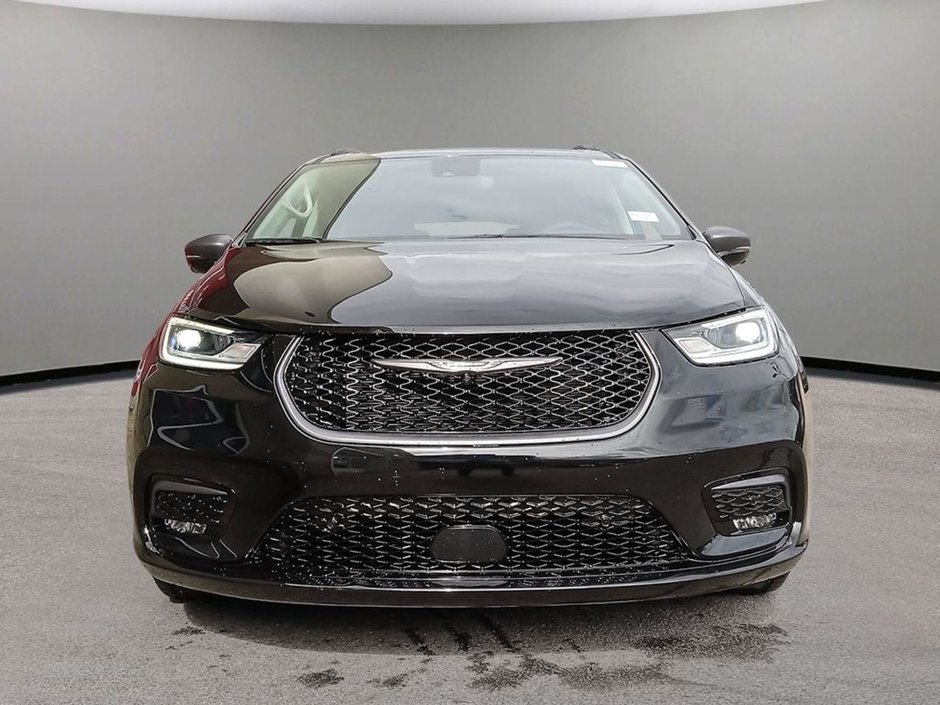 2024 Chrysler Pacifica Hybrid PLUG IN HYBRID SELECT IN DIAMOND BLACK EQUIPPED WITH A 3.6L HYBRID V6 , FWD , EFLITE AUTO , ROAD TRIPPER PCKG , ADV CRUISE W/LKA-1