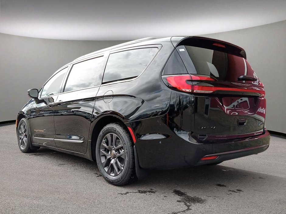 2024 Chrysler Pacifica Hybrid PLUG IN HYBRID SELECT IN DIAMOND BLACK EQUIPPED WITH A 3.6L HYBRID V6 , FWD , EFLITE AUTO , ROAD TRIPPER PCKG , ADV CRUISE W/LKA-3