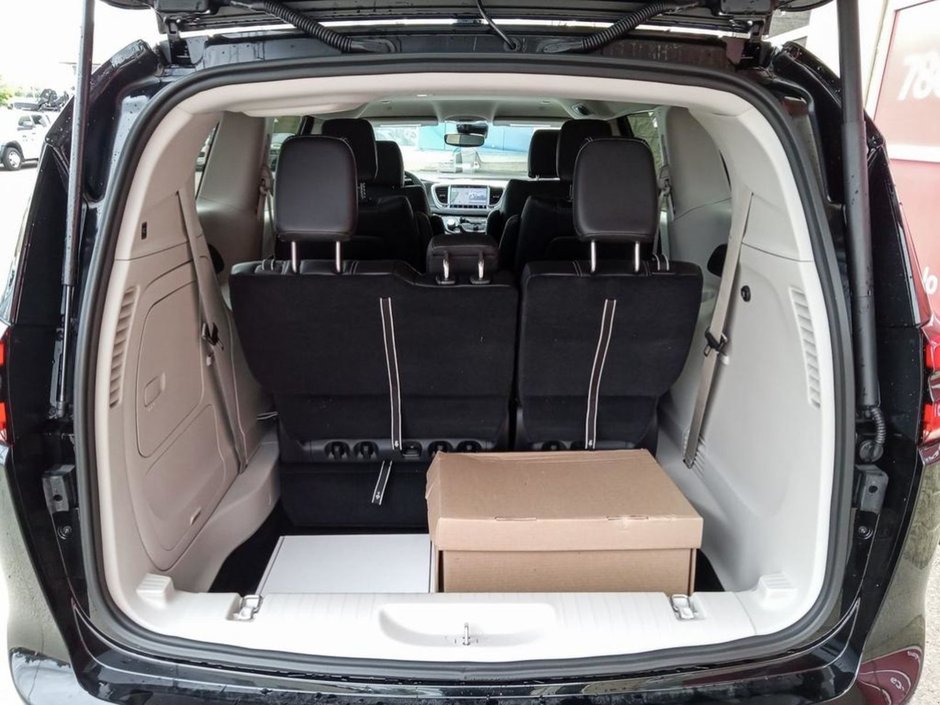 2024 Chrysler Pacifica Hybrid PLUG IN HYBRID SELECT IN DIAMOND BLACK EQUIPPED WITH A 3.6L HYBRID V6 , FWD , EFLITE AUTO , ROAD TRIPPER PCKG , ADV CRUISE W/LKA-11