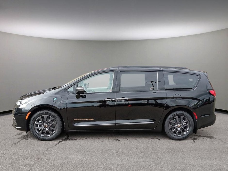 2024 Chrysler Pacifica Hybrid PLUG IN HYBRID SELECT IN DIAMOND BLACK EQUIPPED WITH A 3.6L HYBRID V6 , FWD , EFLITE AUTO , ROAD TRIPPER PCKG , ADV CRUISE W/LKA-2