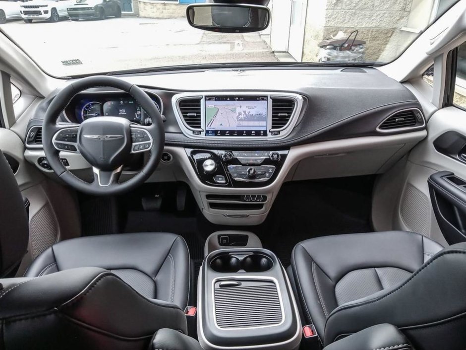 2024 Chrysler Pacifica Hybrid PLUG IN HYBRID SELECT IN DIAMOND BLACK EQUIPPED WITH A 3.6L HYBRID V6 , FWD , EFLITE AUTO , ROAD TRIPPER PCKG , ADV CRUISE W/LKA-23